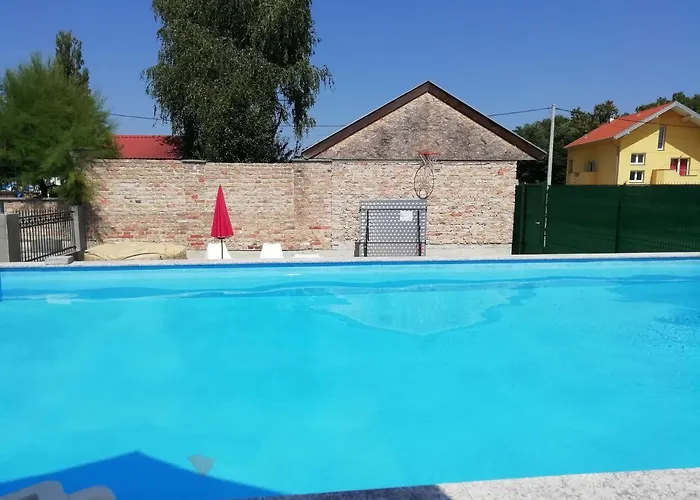 Kuca Sa Bazenom Sparta