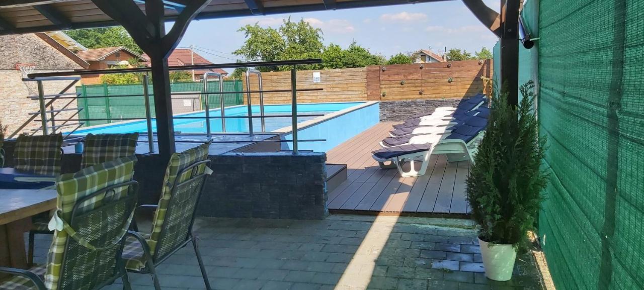 Kuca Sa Bazenom Sparta Holiday home Dugo Selo